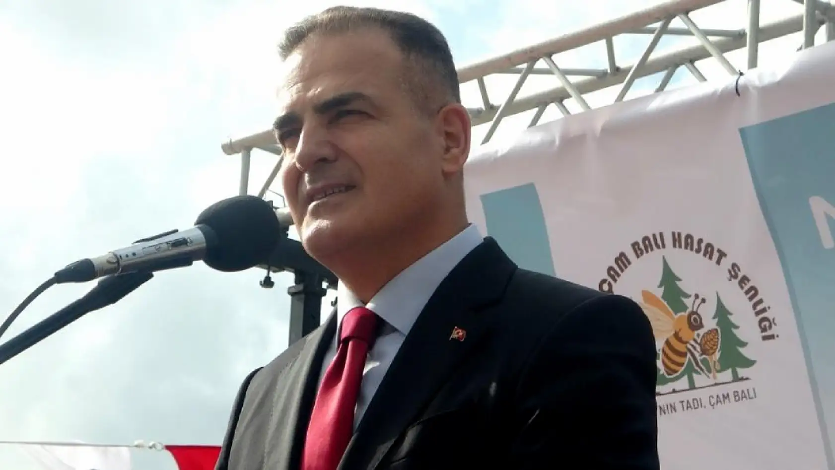 Vali Akbıyık: 'Çam balında dünya birincisiyiz'
