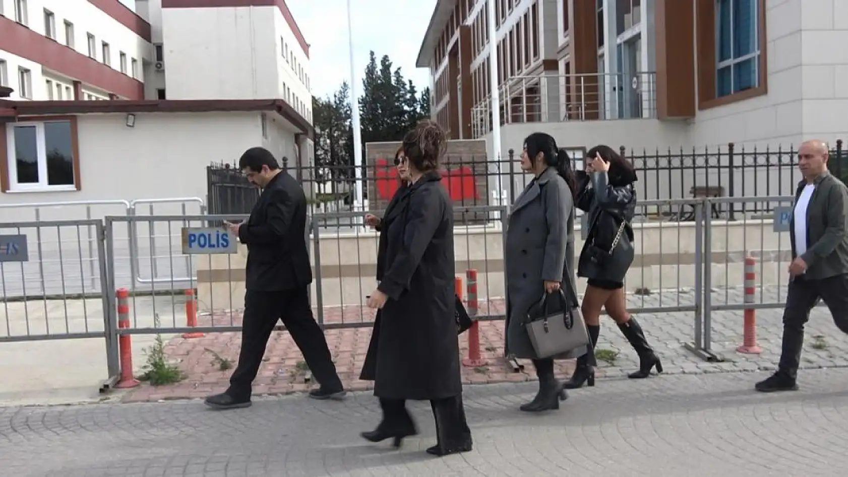 Güllü'nün eski patronu: 'Annemi öldürmek için bir katil bulur musun' yazısı var, hepsini şahitler huzurunda sunduk'