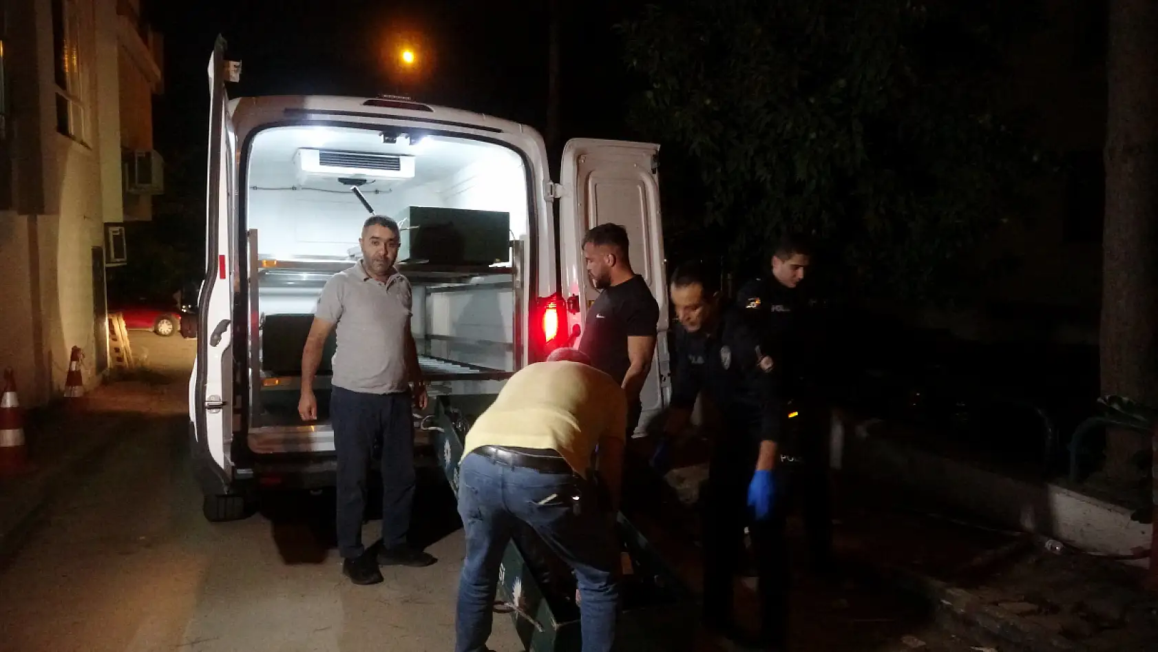 1 saat yanından ayrıldı, geri döndüğünde yaşlı adamı ölü olarak buldu