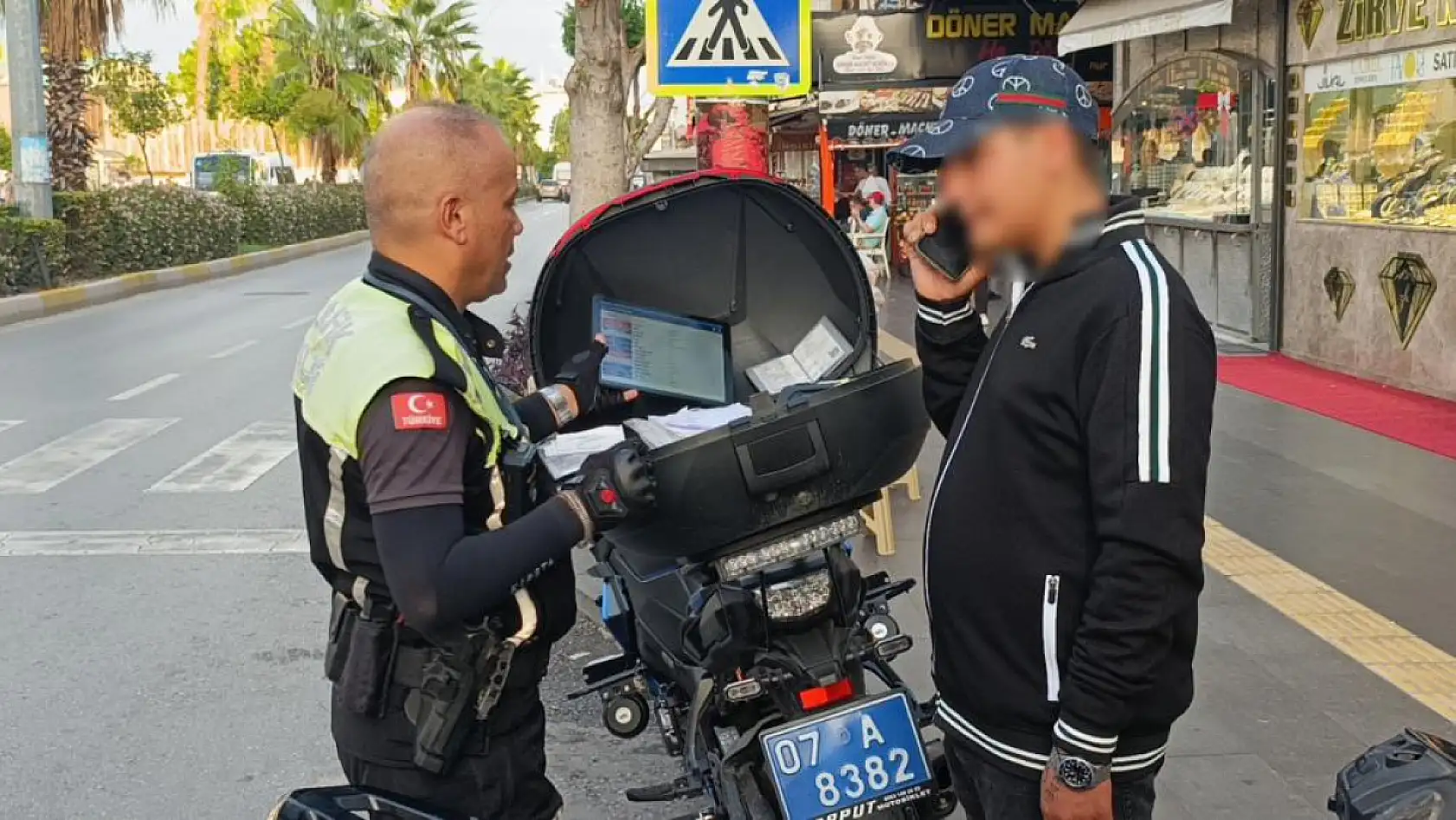 Yayaya yol veren otomobile arkadan çaptı: 41 bin 163 TL ceza yedi