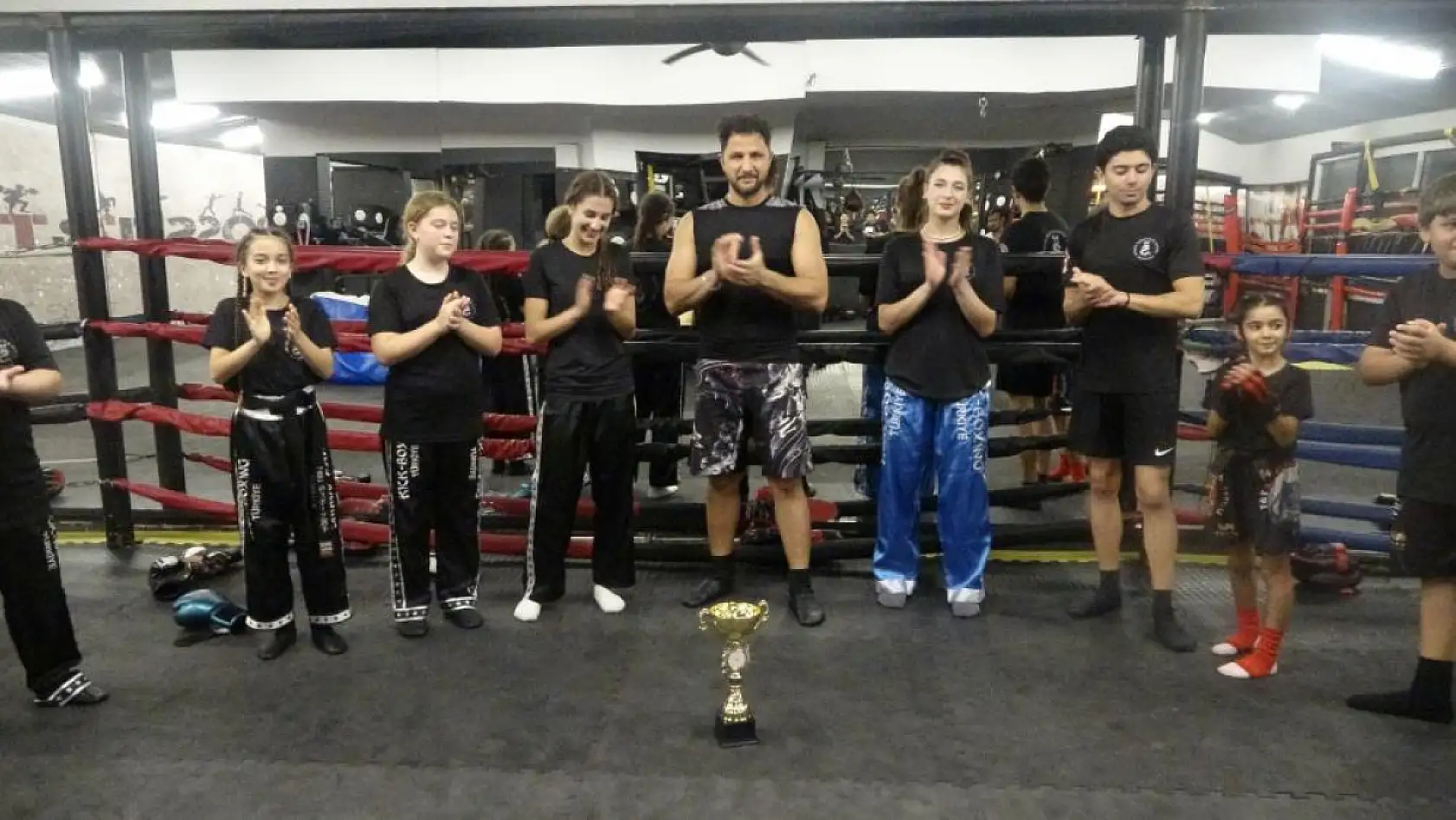 Marmaris'in şampiyon çocukları yine madalyaları topladı