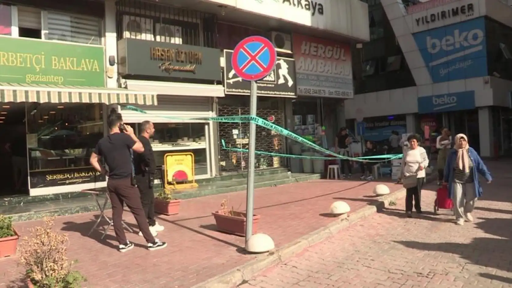Film Gibi Soygun! Kameraları Boyadılar, 5 Kilo Altını Alıp Kaçtılar
