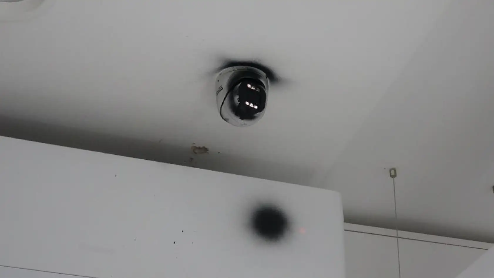 Film Gibi Soygun! Kameraları Boyadılar, 5 Kilo Altını Alıp Kaçtılar