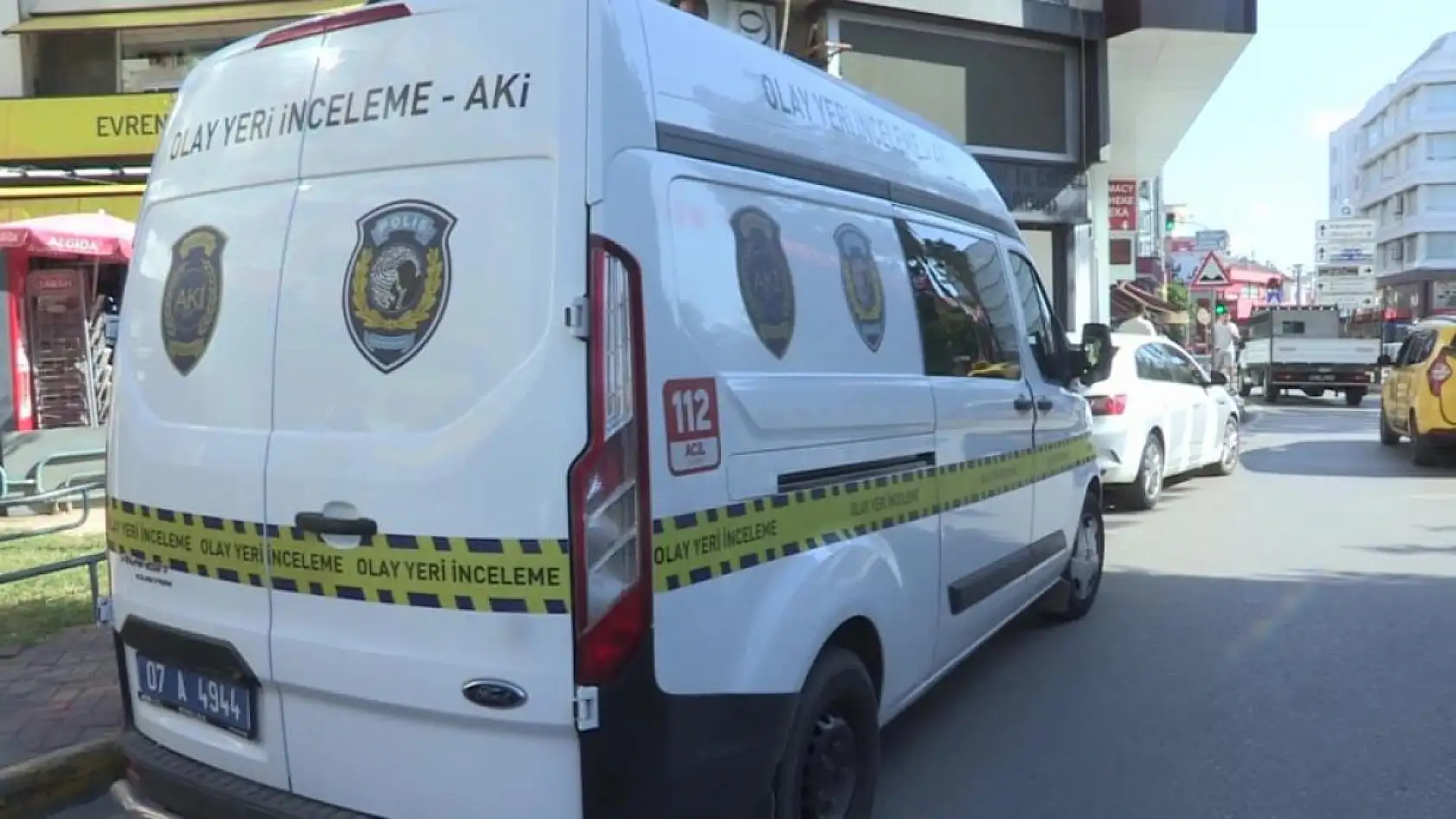 Film Gibi Soygun! Kameraları Boyadılar, 5 Kilo Altını Alıp Kaçtılar