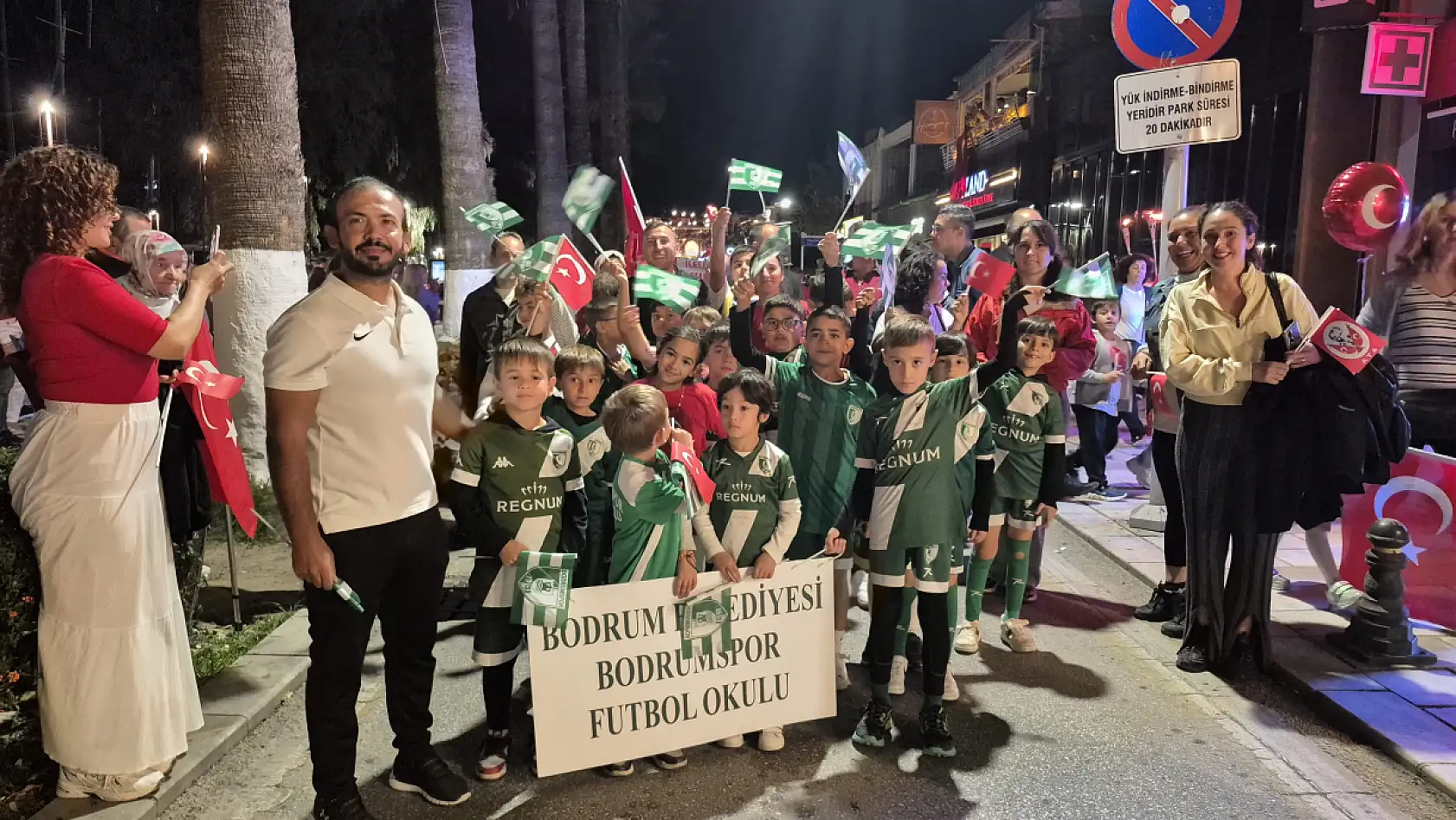 Bodrum'da binlerce vatandaş bayramı kutladı