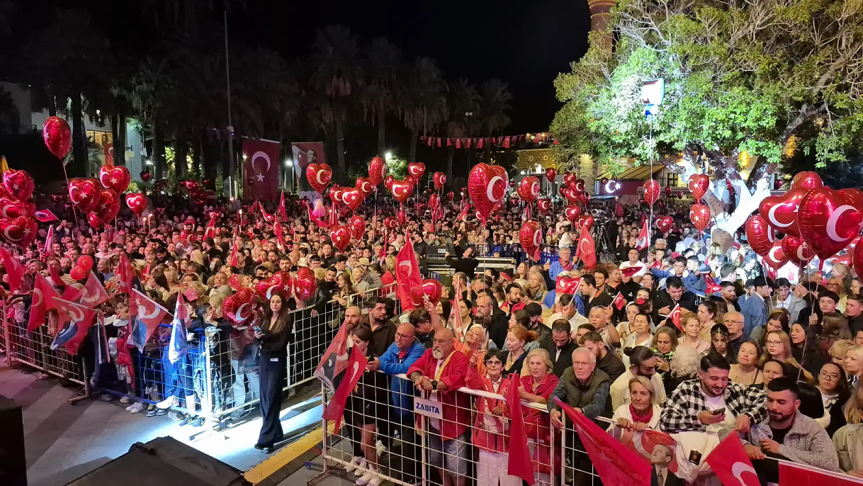 Bodrum'da binlerce vatandaş bayramı kutladı