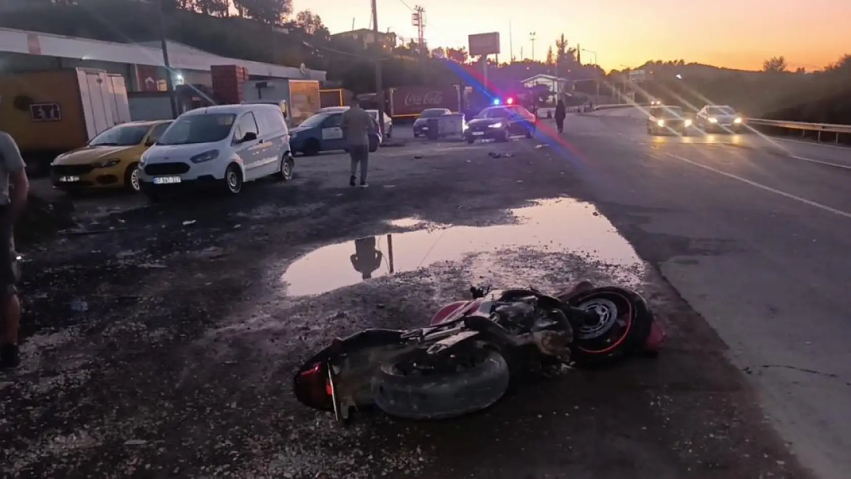 Park halindeki otomobile çarpan sürücü ölümden döndü