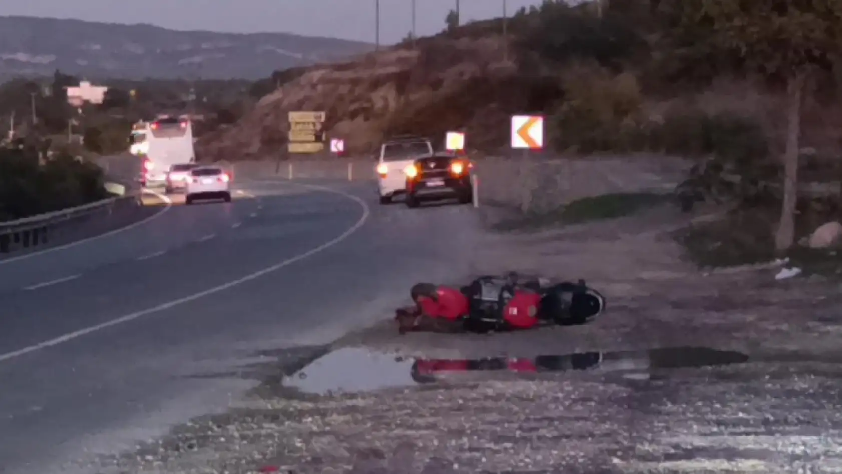 Park halindeki otomobile çarpan sürücü ölümden döndü