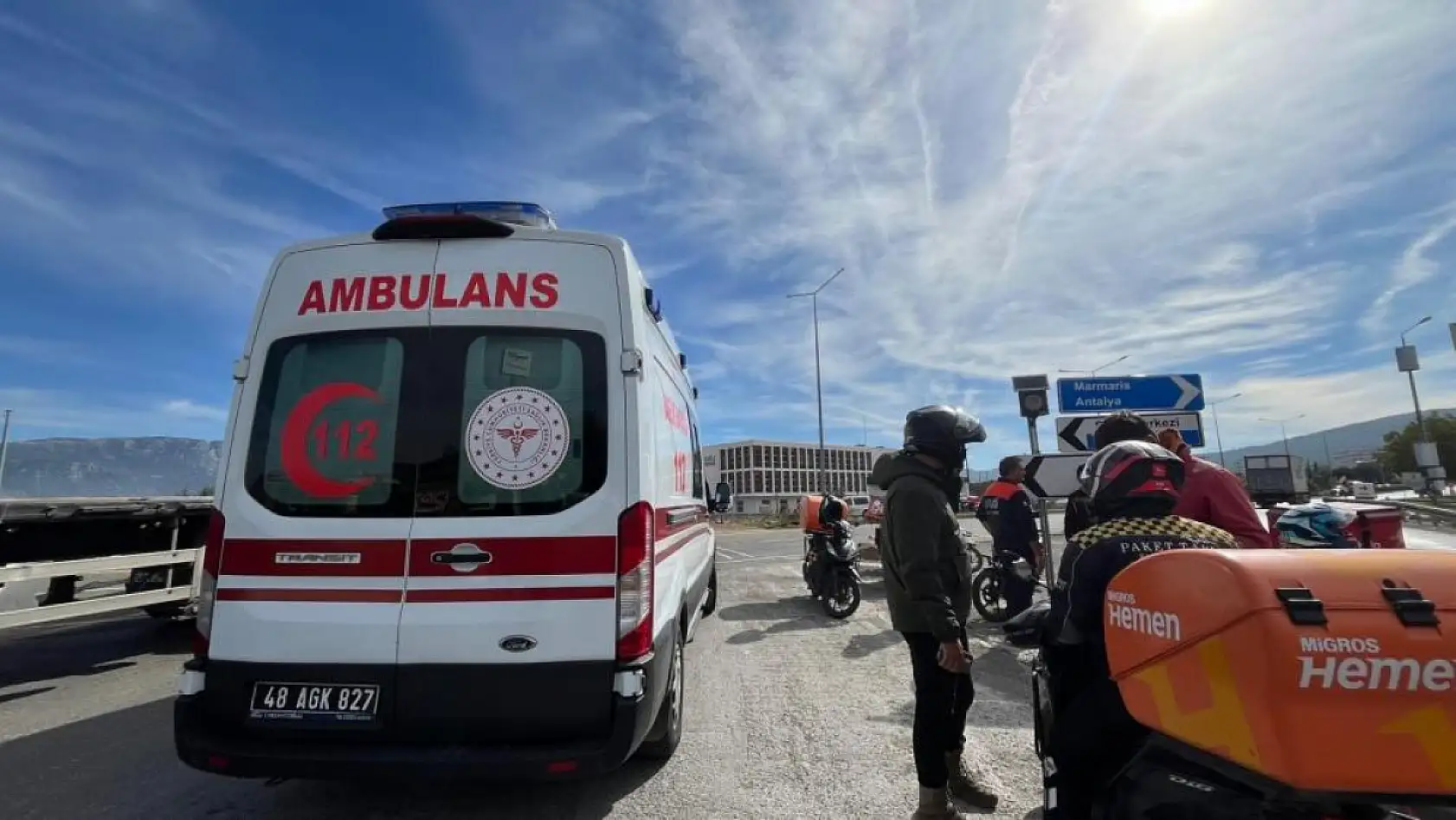 Menteşe'de motosikletliler çarpıştı