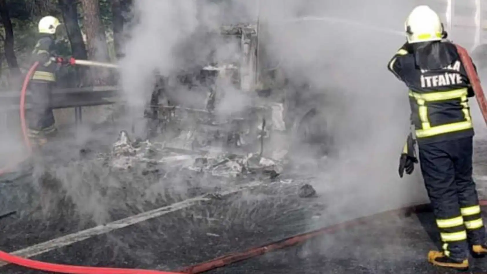 Muğla'nın Sakar Geçiti'nde araç yangını