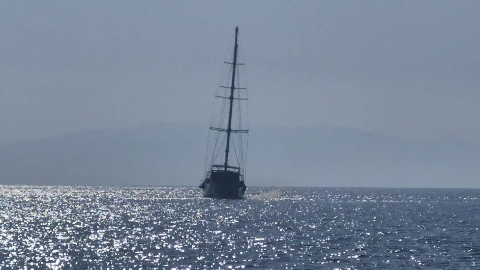 Bodrum'da yelkenli tekne karaya oturdu