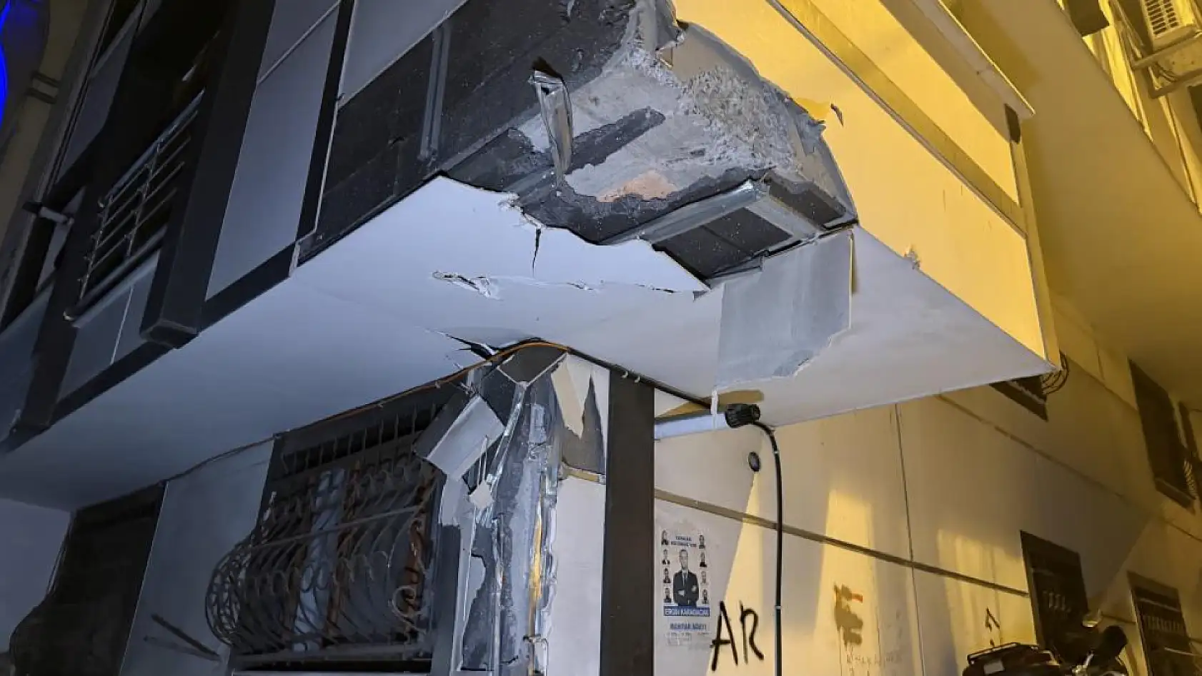 Sokağa dalan vinç dehşet saçtı: Mahalleli sokağa döküldü