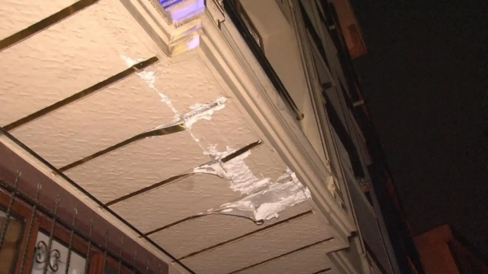 Sokağa dalan vinç dehşet saçtı: Mahalleli sokağa döküldü