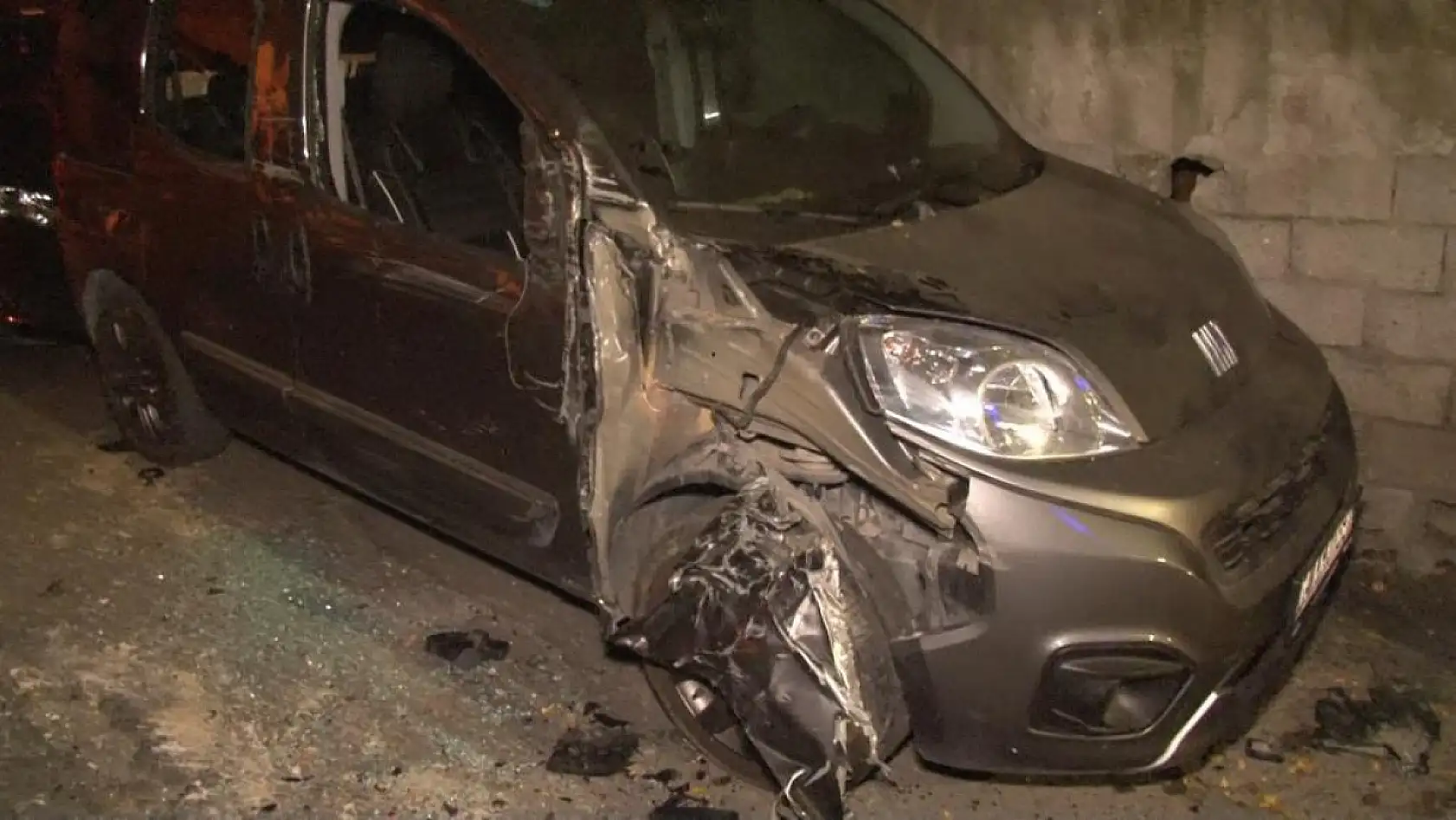 Sokağa dalan vinç dehşet saçtı: Mahalleli sokağa döküldü