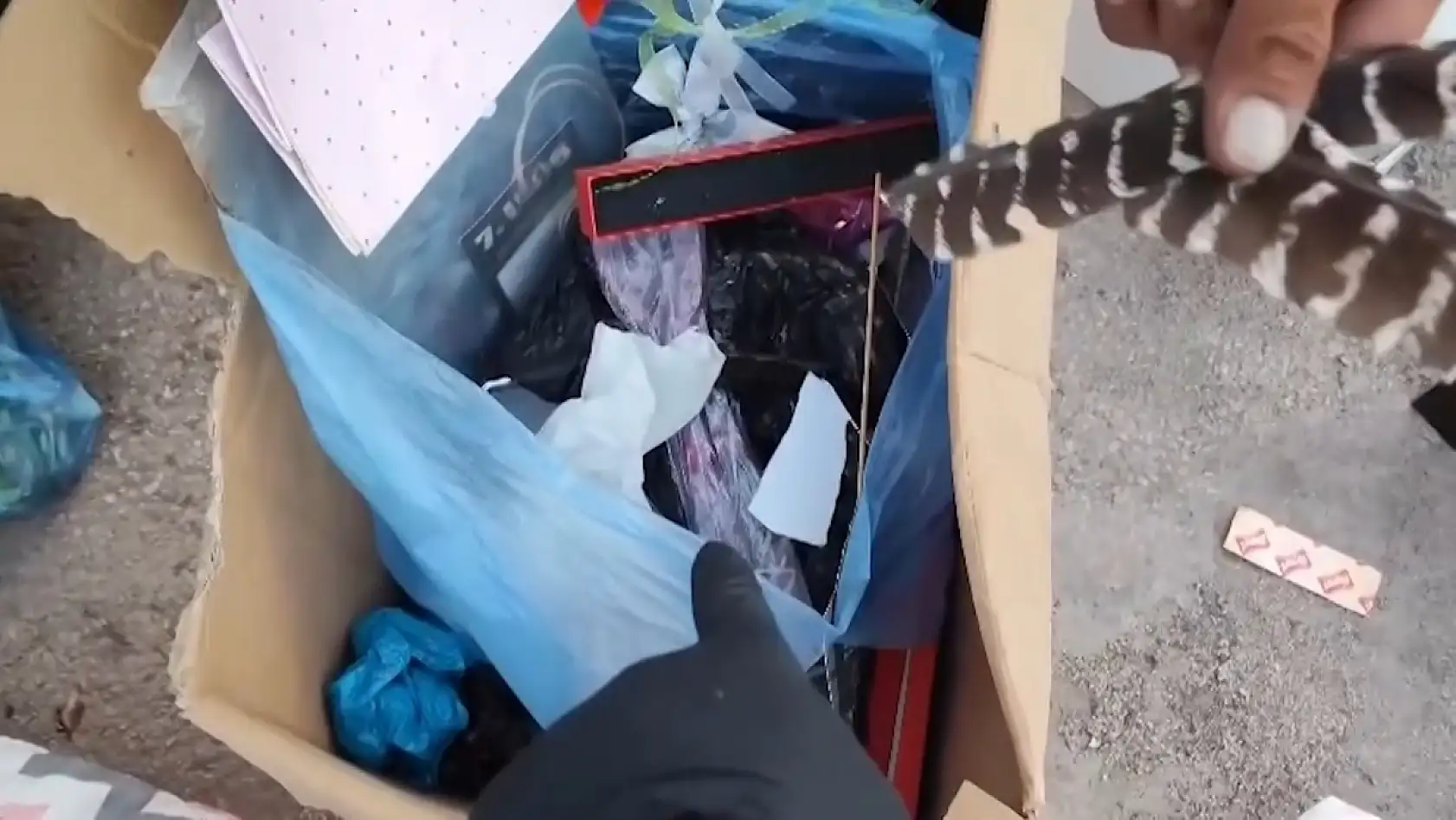 Çöp çöp dolaşıyorlar, buldukları ise servet değerinde