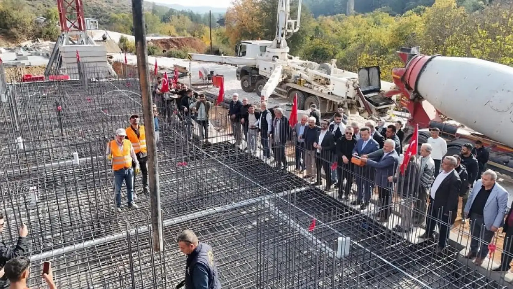 Kavaklıdere'de 9'uncu toplu konut için temel atıldı