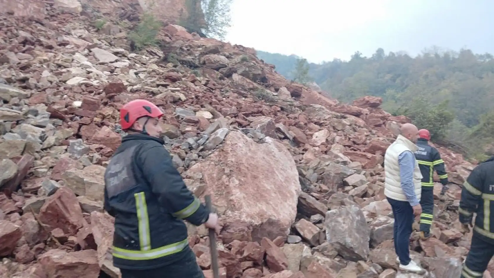 Taş ocağında göçük: 2 kişi enkaz altında kaldı