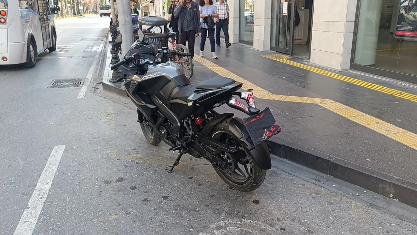 Motosikletin plakasını 'bandana' ile kapattı: 43 bin 149 TL ceza yedi