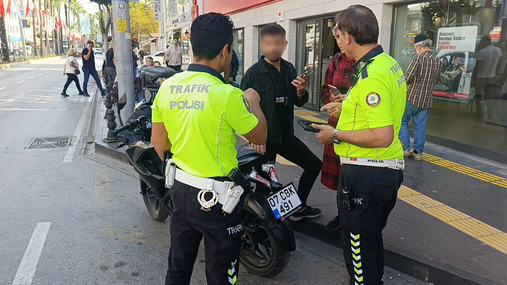 Motosikletin plakasını 'bandana' ile kapattı: 43 bin 149 TL ceza yedi