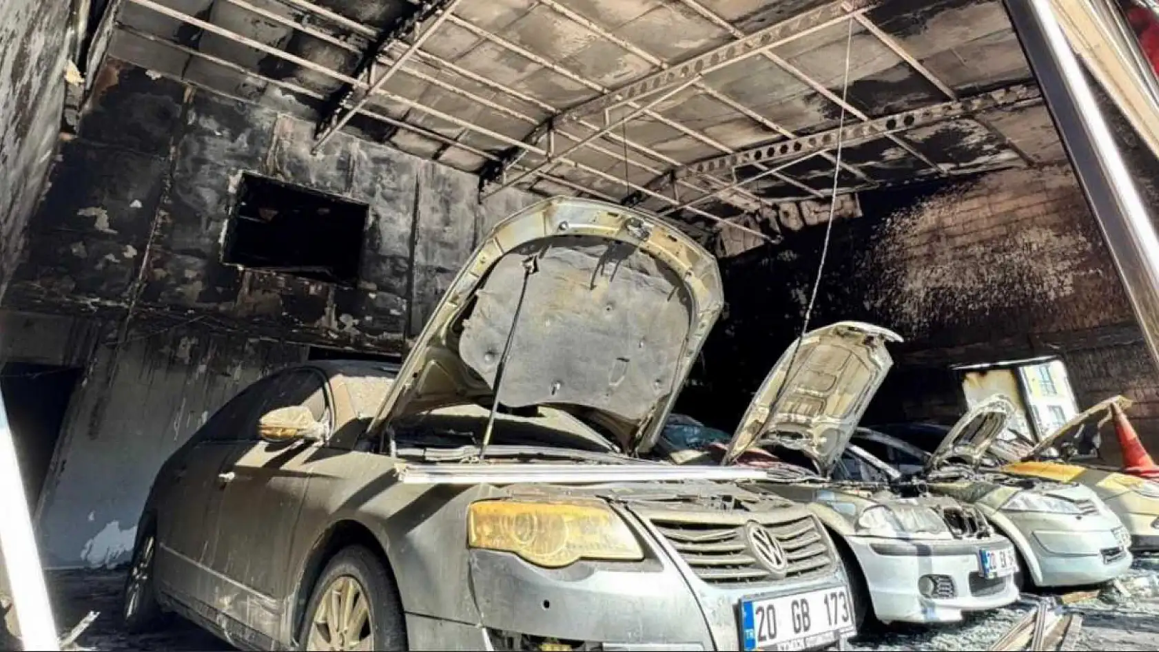 Kuzenini öldüren şahsın dükkanını zarar vermek için sabah benzinle yakıp kaçan şüpheli yakalandı