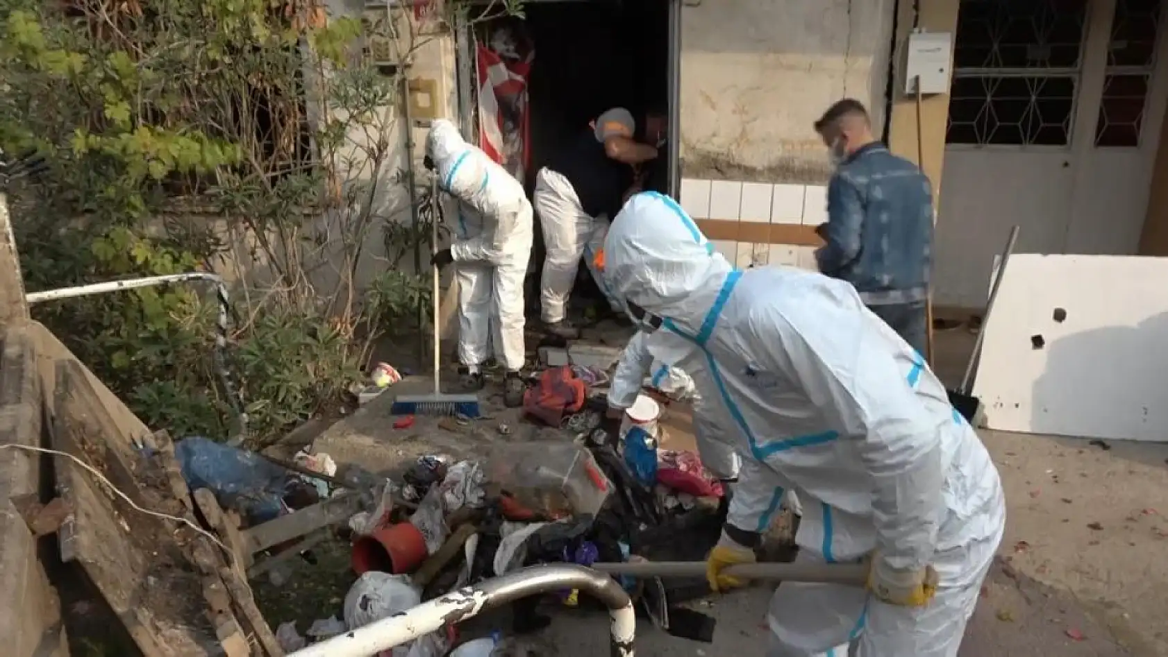 Yalnız yaşayan adamın evinde korkunç manzara