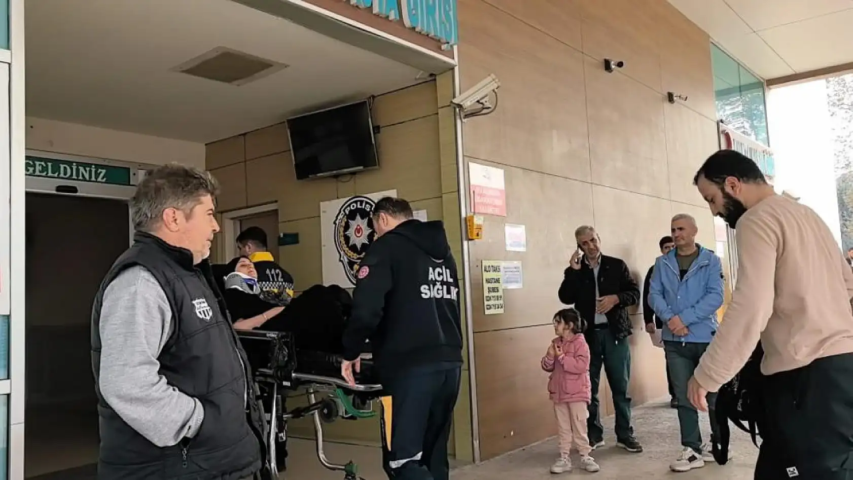 Eşine otomobil kullanmayı öğretirken şarampole uçtular