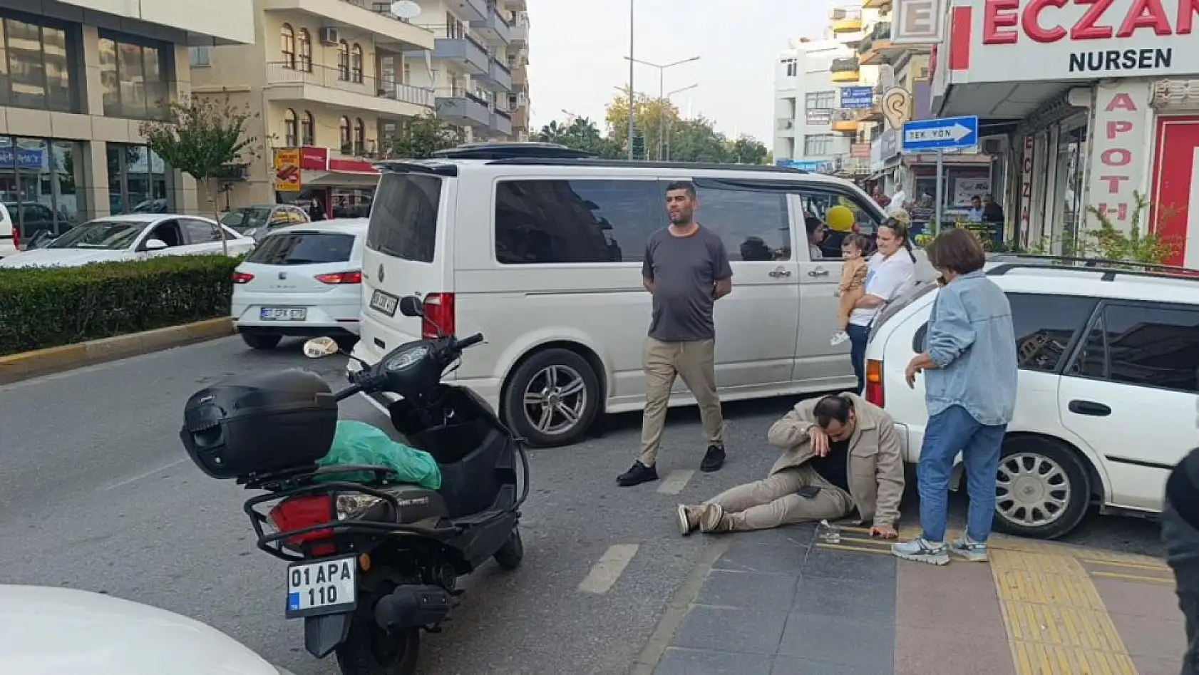 Aynı cadde üzerinde 5 dakika arayla kaza: 2 motosiklet sürücüsü yaralandı