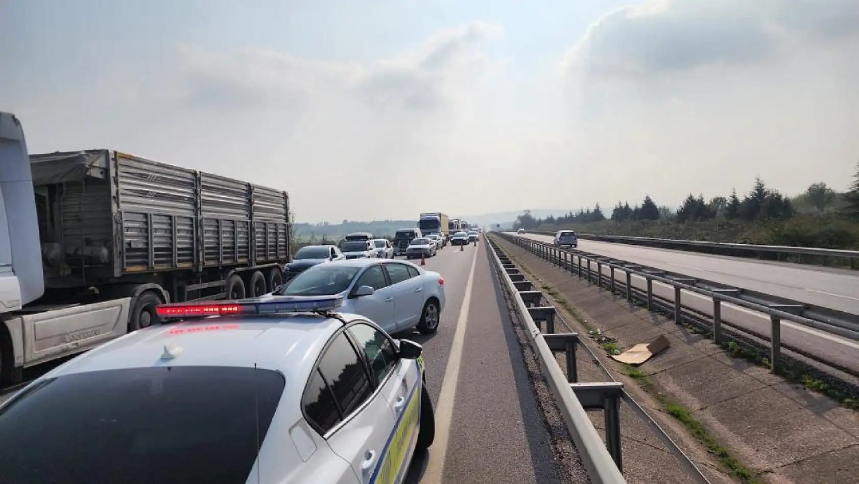 Süt tankeri tıra çarptı: 1 yaralı