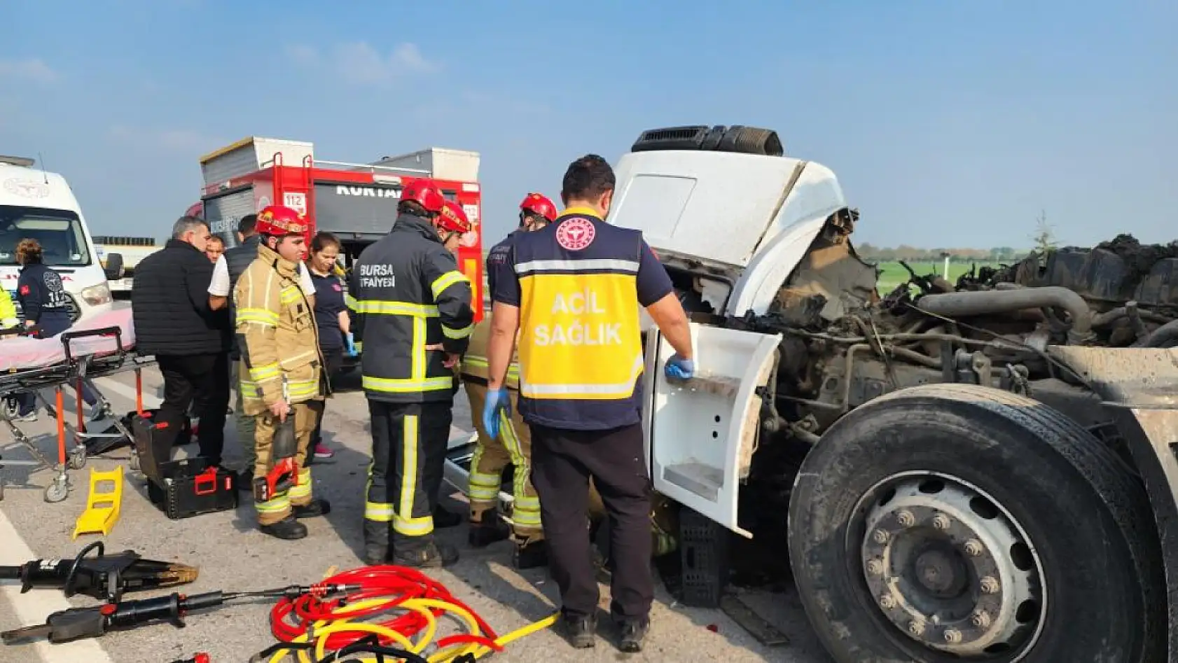 Süt tankeri tıra çarptı: 1 yaralı