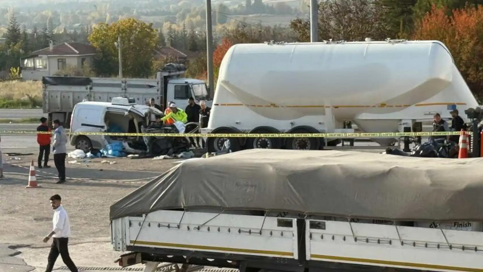 Feci trafik kazası: Anne, Baba ve 1 Yaşındaki Bebek Öldü