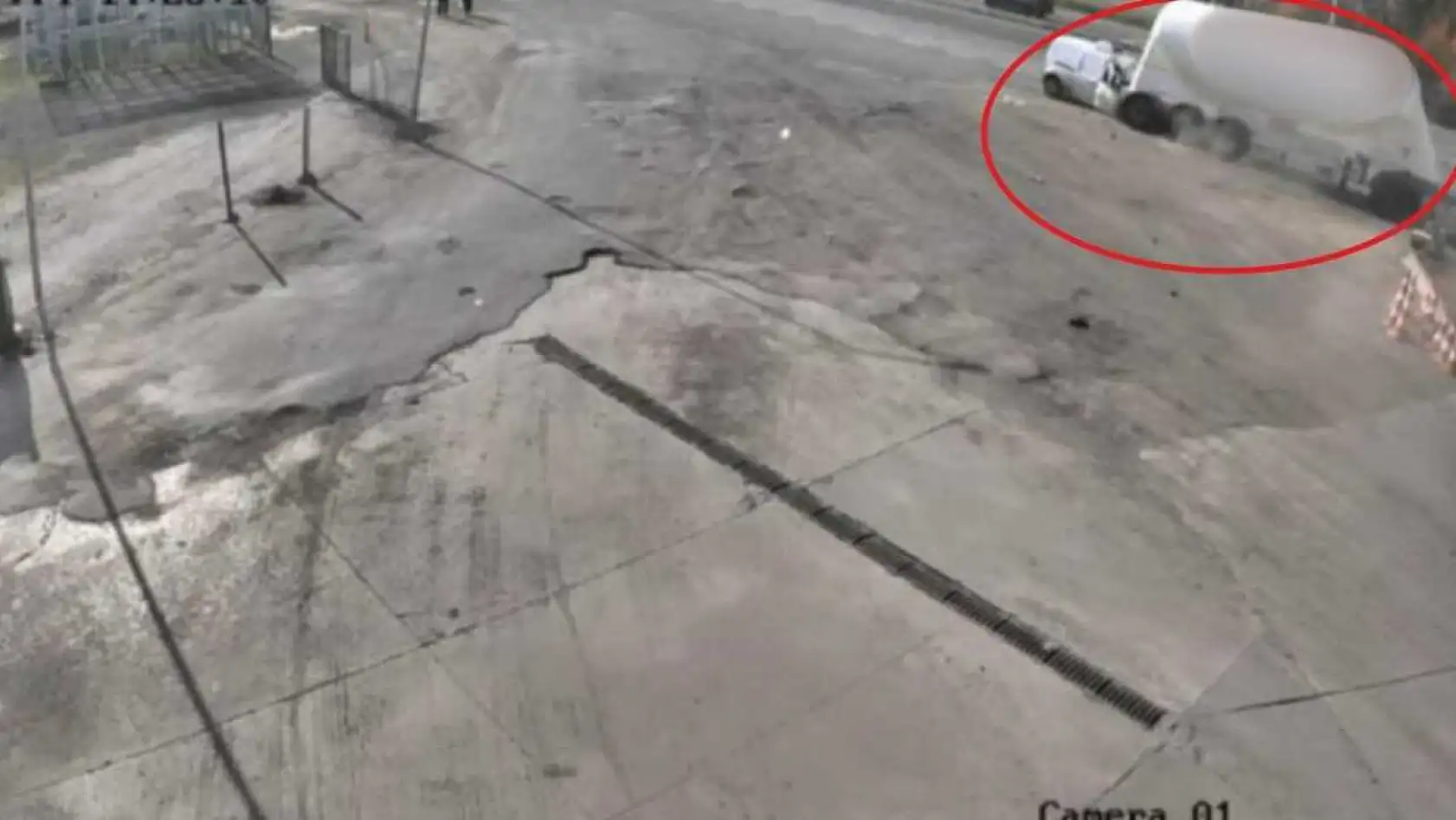 Feci trafik kazası: Anne, Baba ve 1 Yaşındaki Bebek Öldü