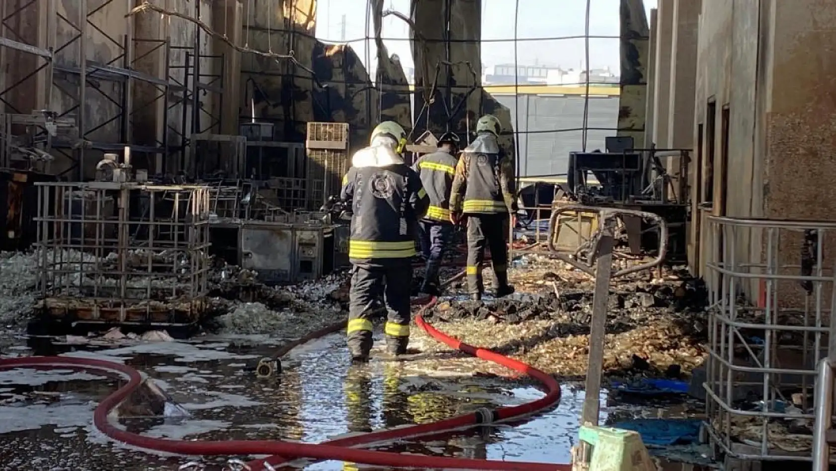 6 kişiye mezar olan yangının tanığı: 'İçerde çocuklar ve kadınlar bağırıyordu'