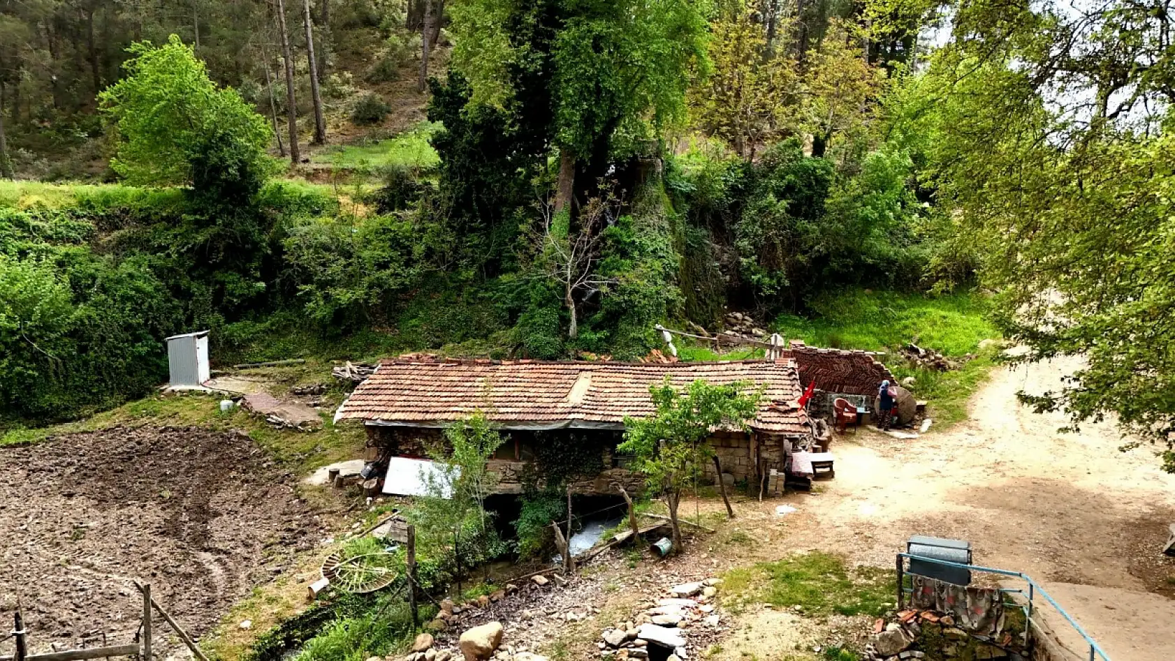 Muğla'da 300 yıllık su değirmeni hala çarklarını döndürüyor