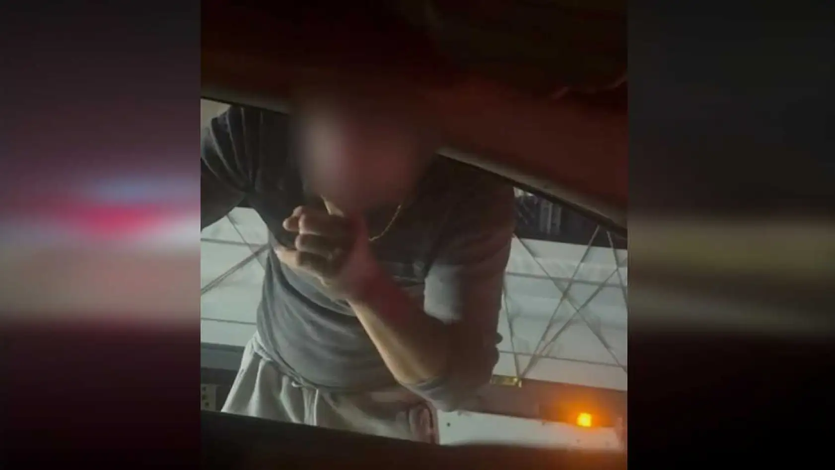 Aracın önünü kesip yumruklayan ve küfür eden trafik magandasına ev hapsi