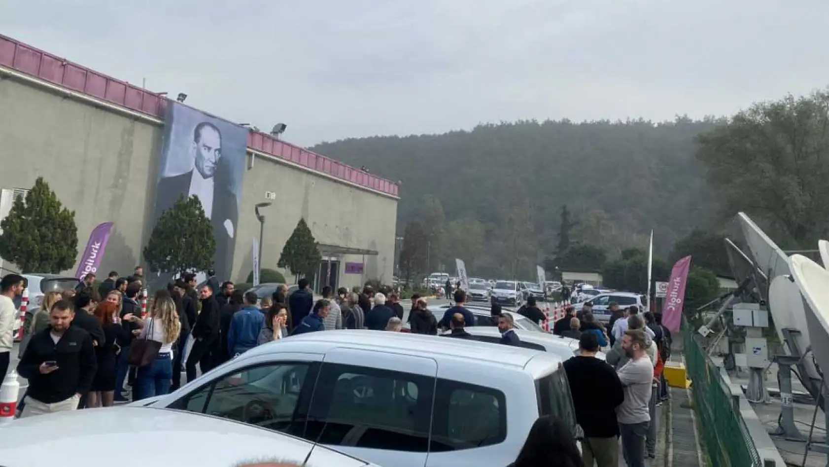 beIN Sports'un televizyon binasına gelen şüpheli paniğe neden oldu: Üzerindeki silah oyuncak çıktı