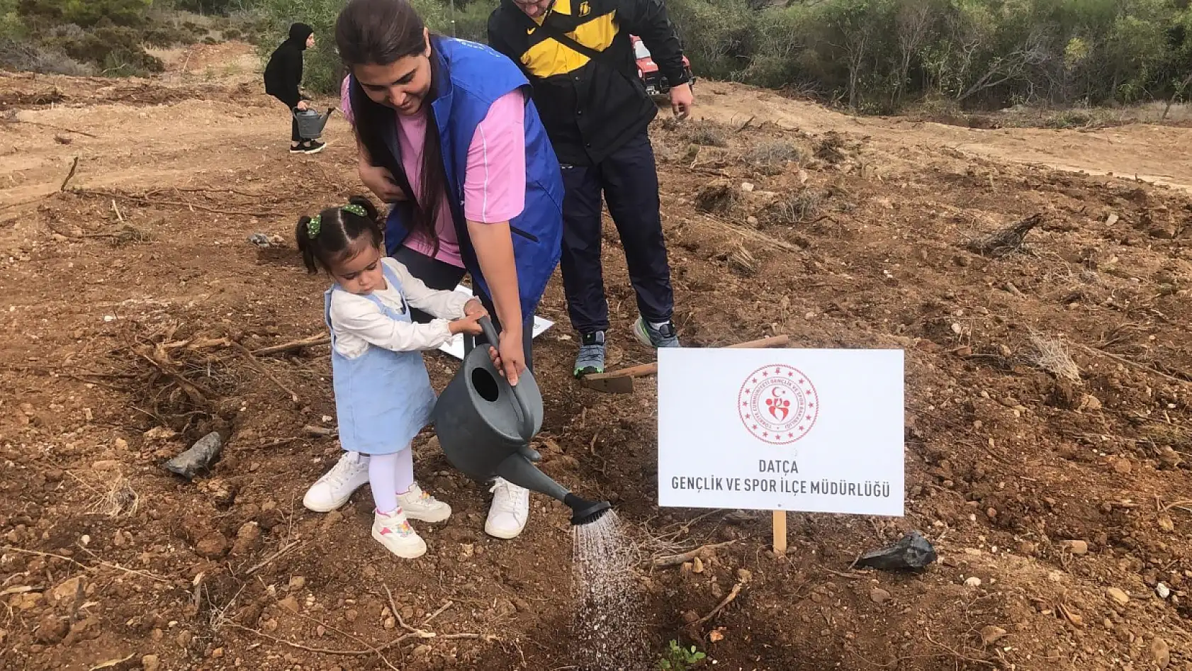 Datça'da fidanlar toprakla buluştu