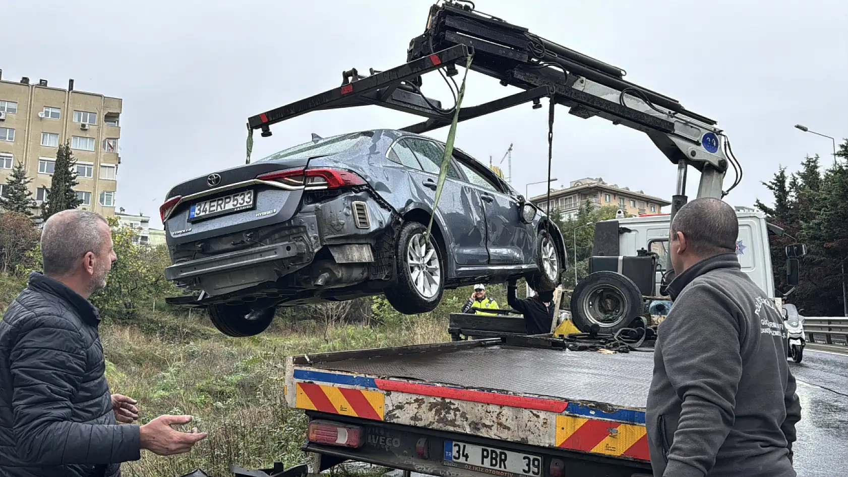 Takla atan araç şarampole uçtu