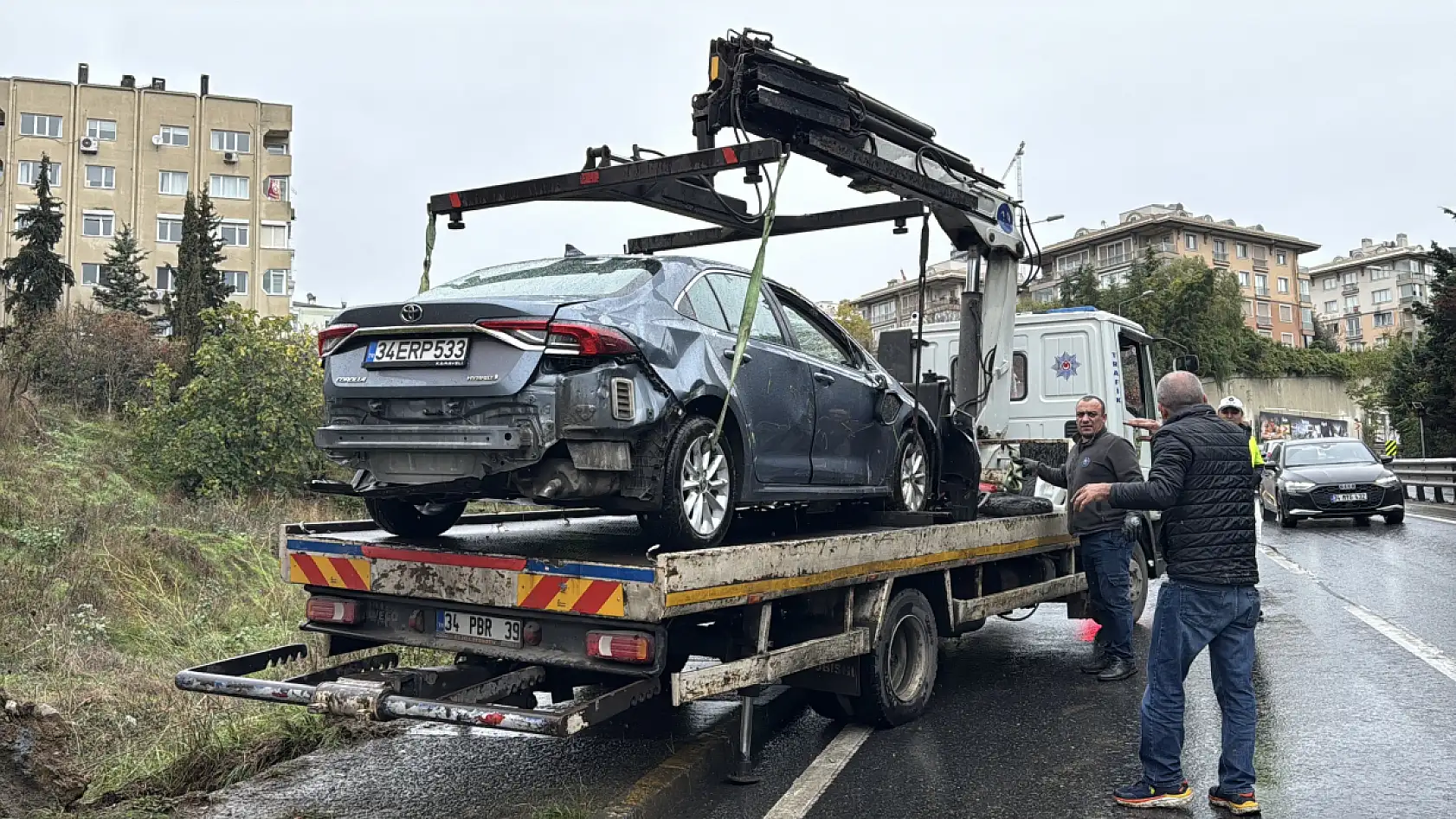 Takla atan araç şarampole uçtu