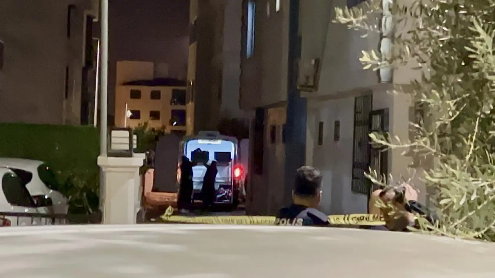 Yıllık izindeki polis memuru dehşet saçtı: Eşi ve 2 kızını öldürdü