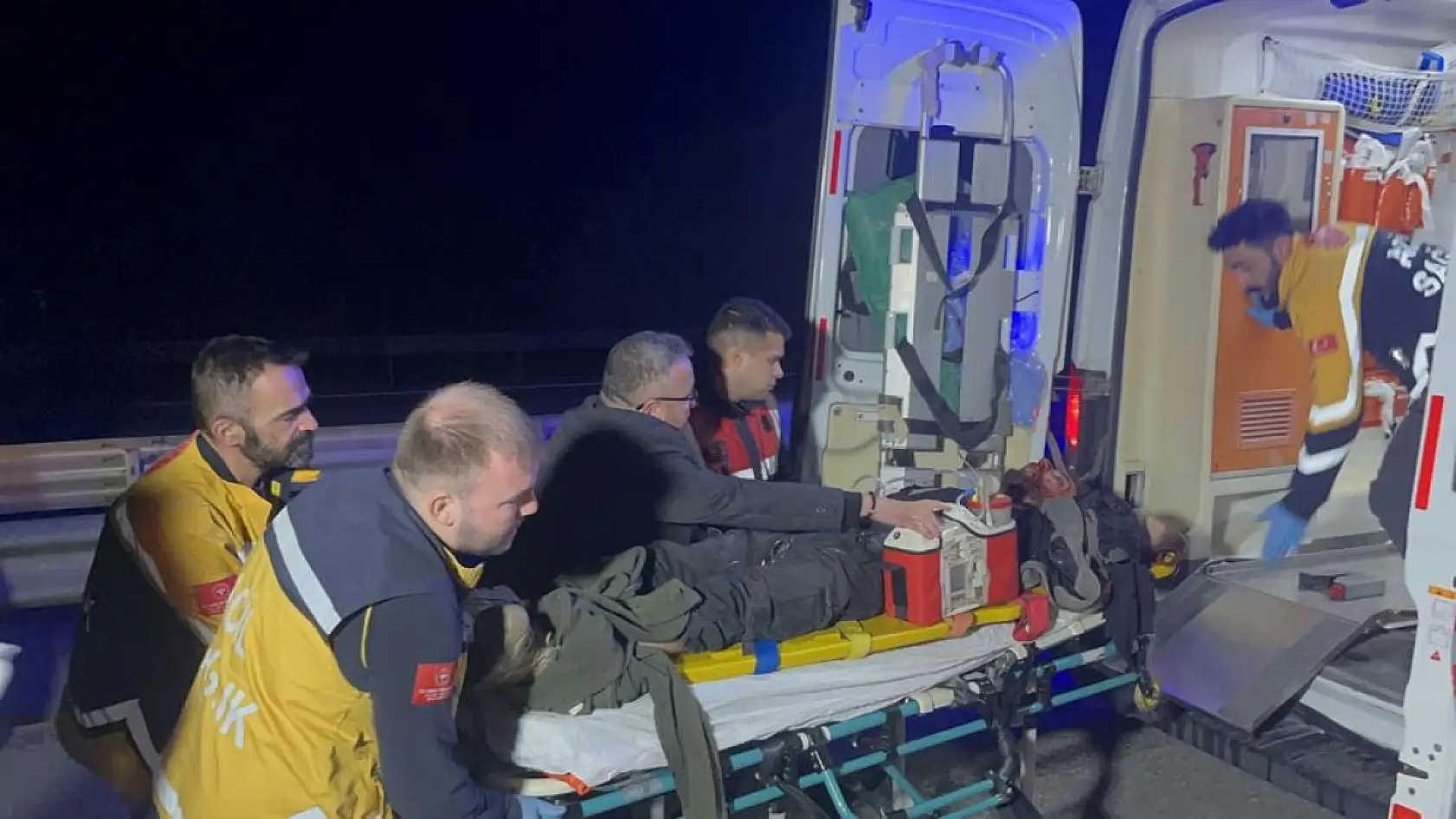 Kamyonete arkadan çarpan otomobil hurda yığınına döndü: 1 ölü, 2 yaralı