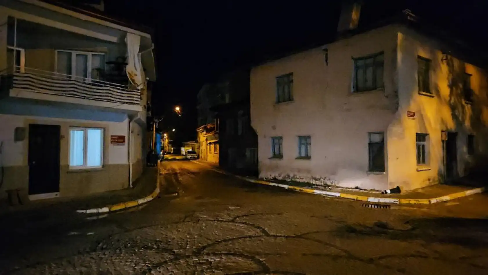 Balıkesir Sındırgı peş peşe depremlerle sarsıldı