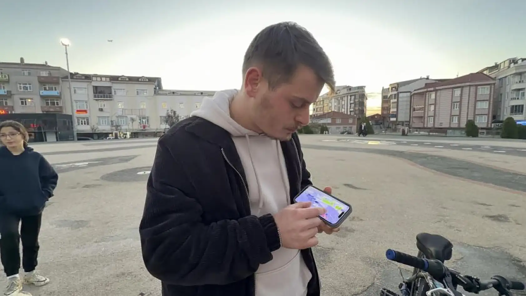 13 Yaşındaki çocuk, parkta bıçaklandı