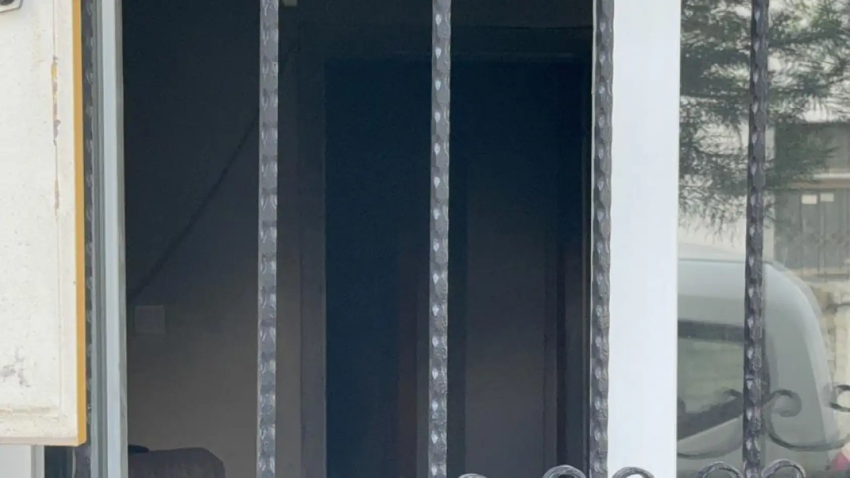 Evde çıkan yangında 2 yaşındaki çocuk hayatını kaybetti, 4 kişi dumandan etkilendi