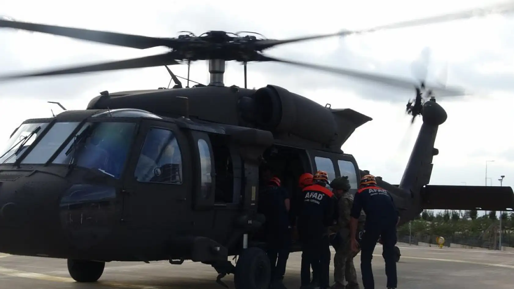 Dağın zirvesinde fenalaşınca ekiplerin kurtarmak için seferber olduğu adam hayatını kaybetti