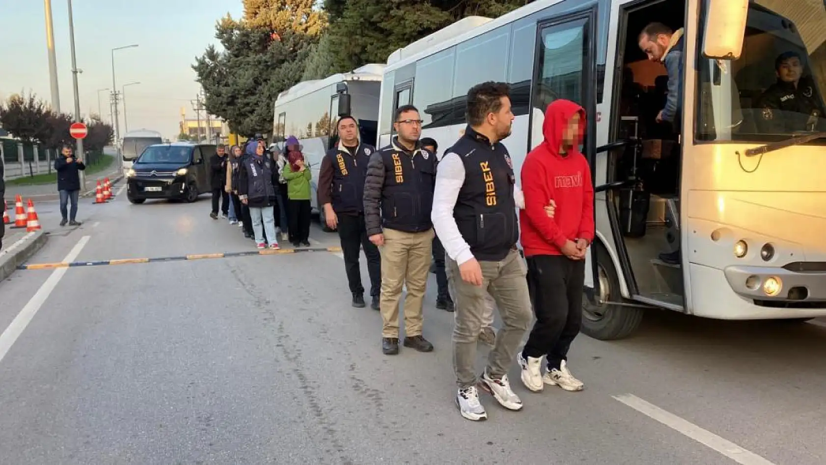 'Sahte bungalov' çetesine dev operasyon: Hesaplarında 35 milyon TL hareketlilik tespit edildi