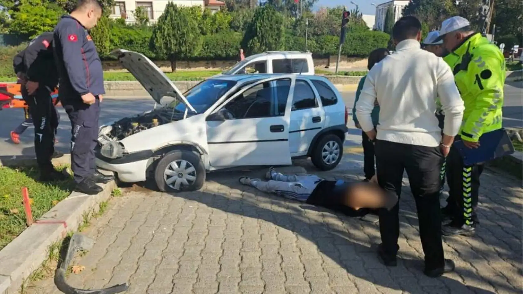 17 Yaşındaki Ehliyetsiz Sürücünün Kaza Yaptığı Olayda 2 Kişi Yaralandı