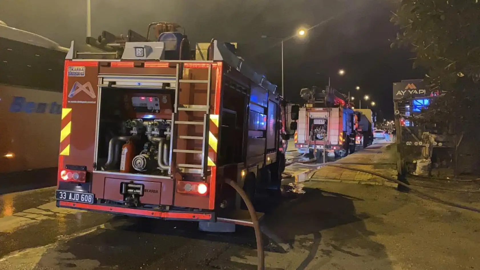 Hobi bahçesindeki baraka alev alev yandı