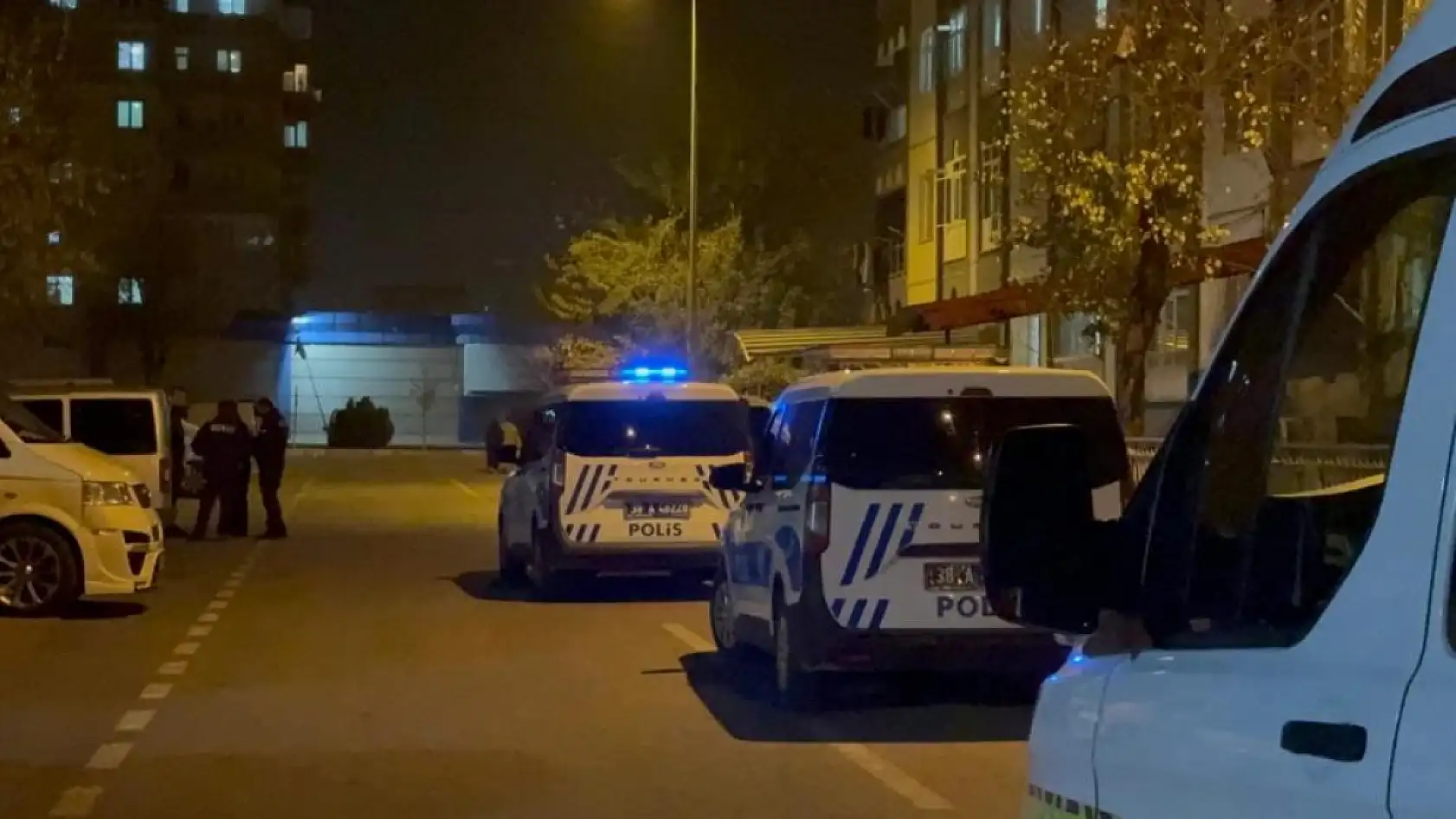 Abla-Kardeş 3 Gün Arayla Evlerinin Penceresinden Atladı