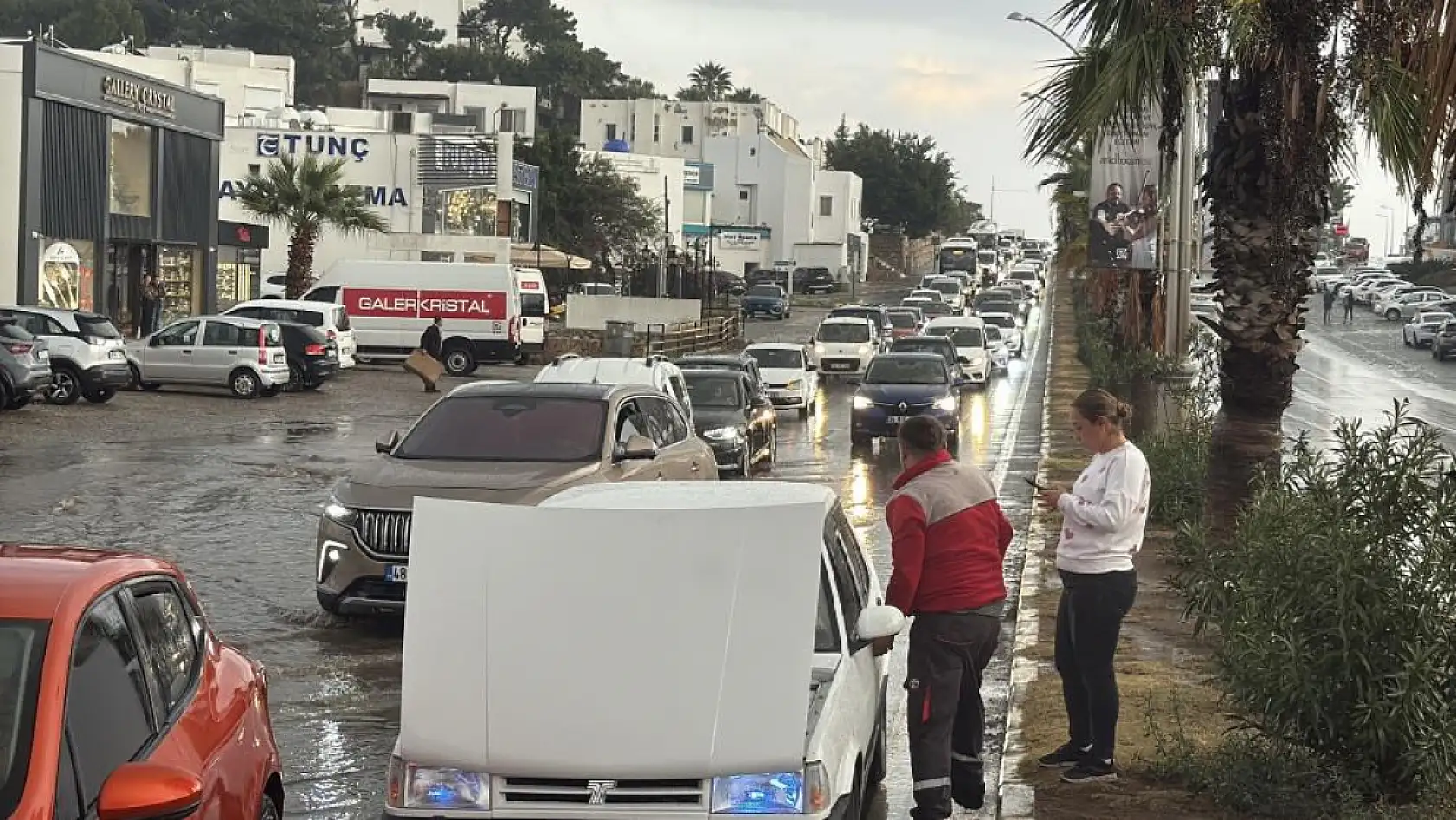 Bodrum sokakları bir saatte göle döndü
