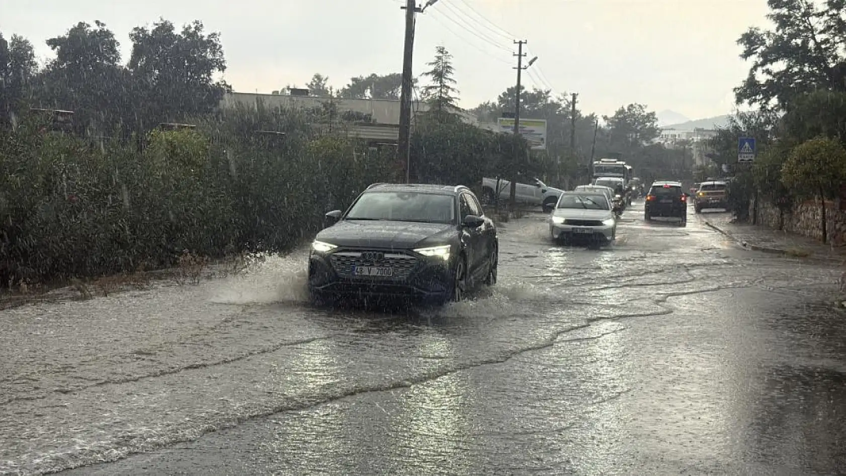 Bodrum sokakları bir saatte göle döndü